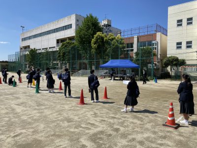 ５月７日（木）：提出物回収・課題等配付の様子