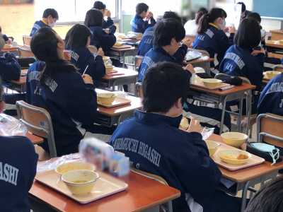 2月8日(月)  1学年　給食の様子